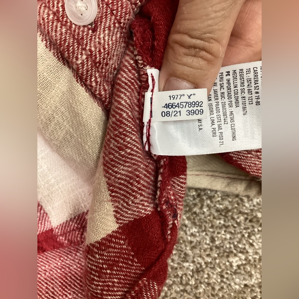 American Eagle Outfitters Red and Cream Cropped Buffalo Plaid Hooded Flannel - Picture 6 of 9
